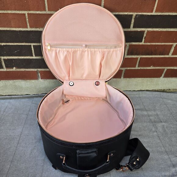 Chic Black Round Travel Bag - Picture 10 of 15